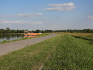 Zalew Zimna Woda ścieżka spacerowa