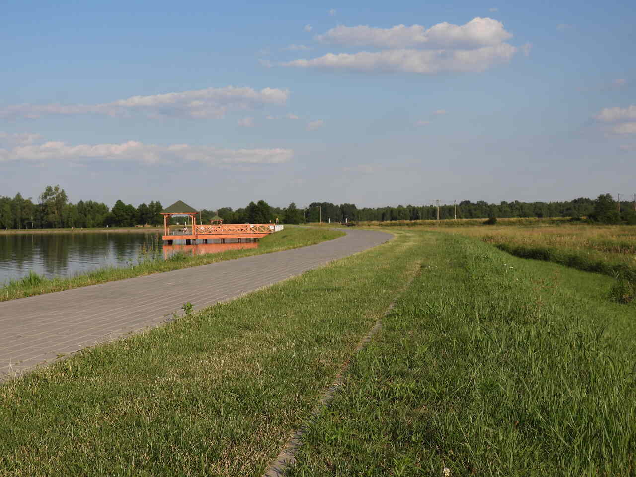 Zalew Zimna Woda ścieżka spacerowa