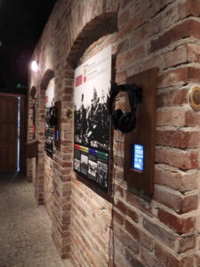 Nałóż słuchawki i posłuchaj...