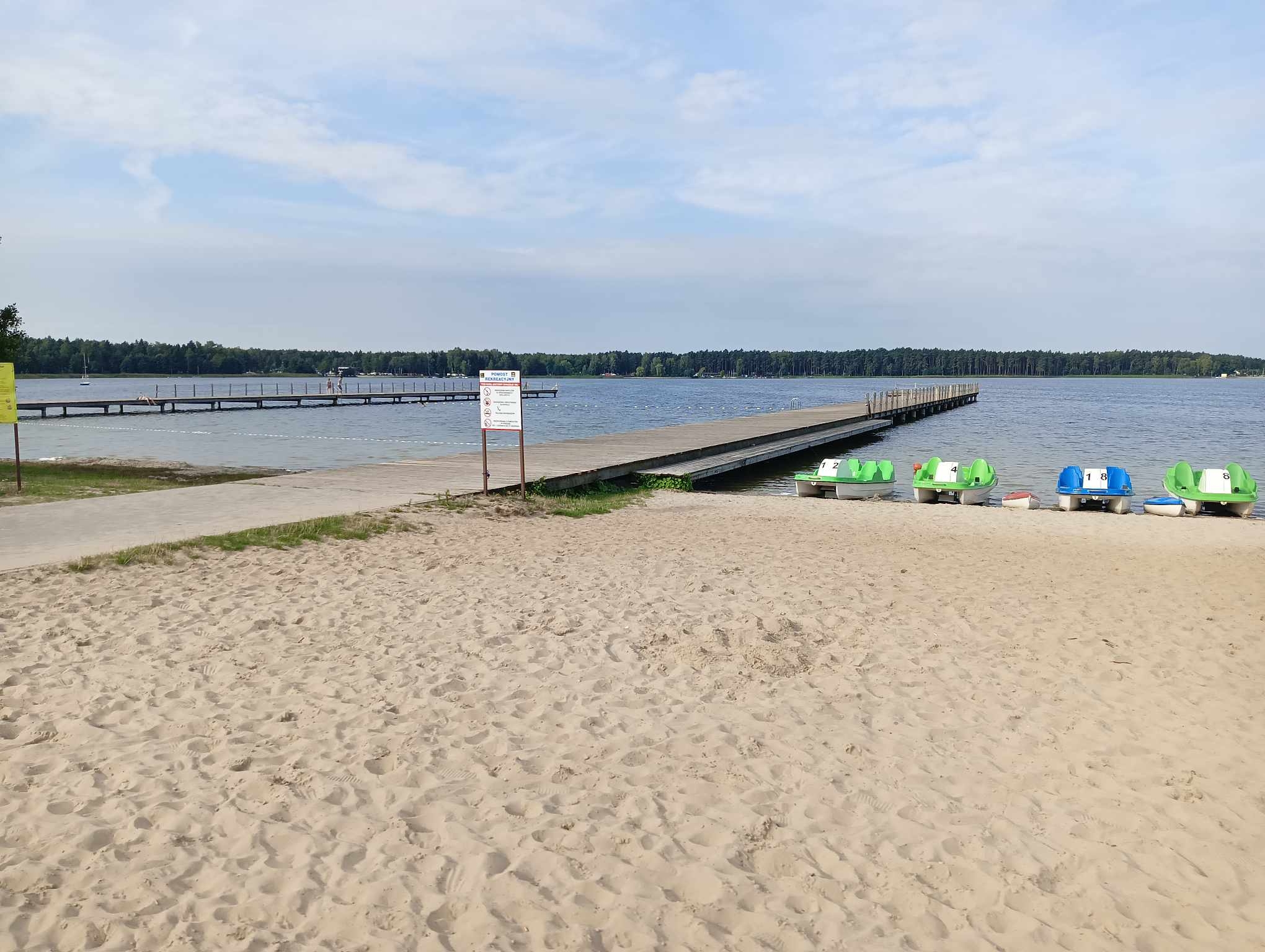 Plaża i molo w Firleju